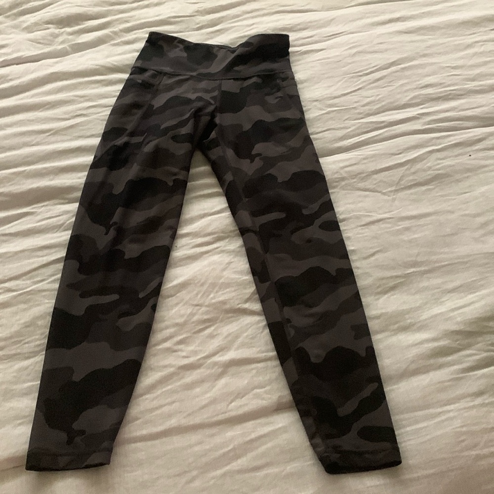Old Navy high waisted power soft leggings size M. Great condition